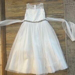 Elegant White Kids Dress with Lace Detail